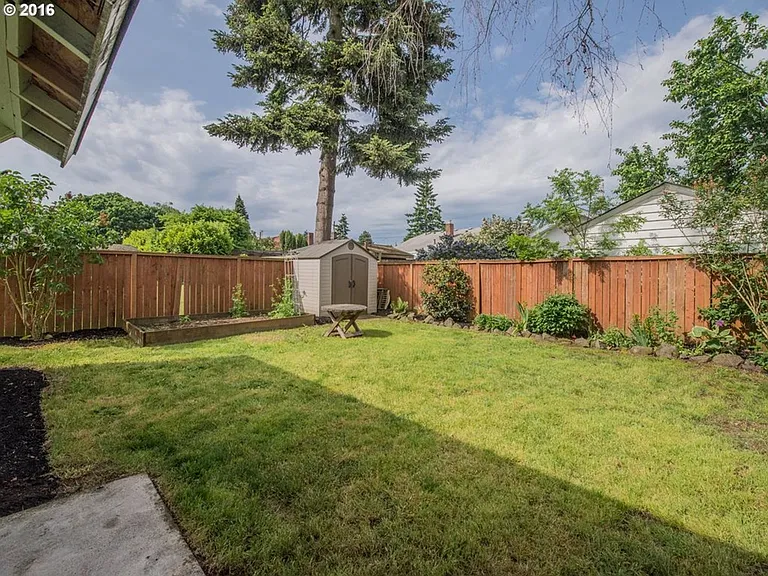 6711 N Albina Ave — Photo 15