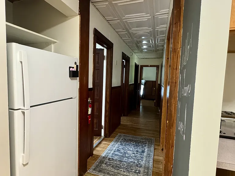 614 University Ave — Photo 37