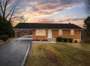 326 Rolling Hills Dr, Christiansburg, VA 24073