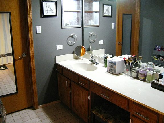 4th image of 7915 Oak Knoll Ln