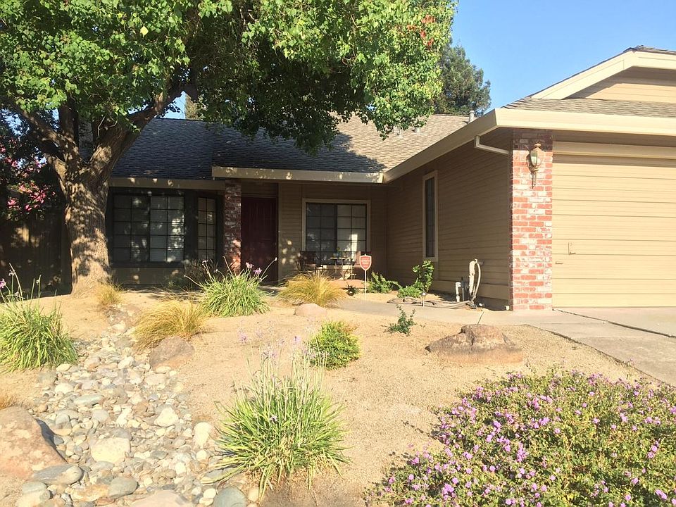 Curb Appeal w/ New Water Efficient Landscape