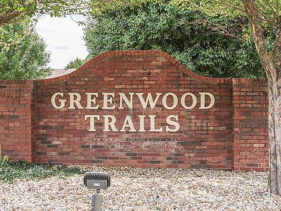 2nd image of 1014 Greenwood Trl E