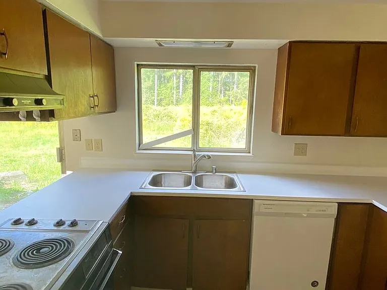2915 Cooper Point Rd NW — Photo 3
