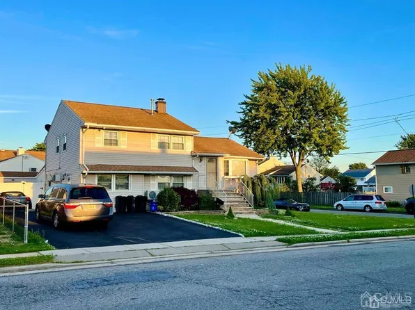 34 Jackson Ave, Carteret, NJ 07008