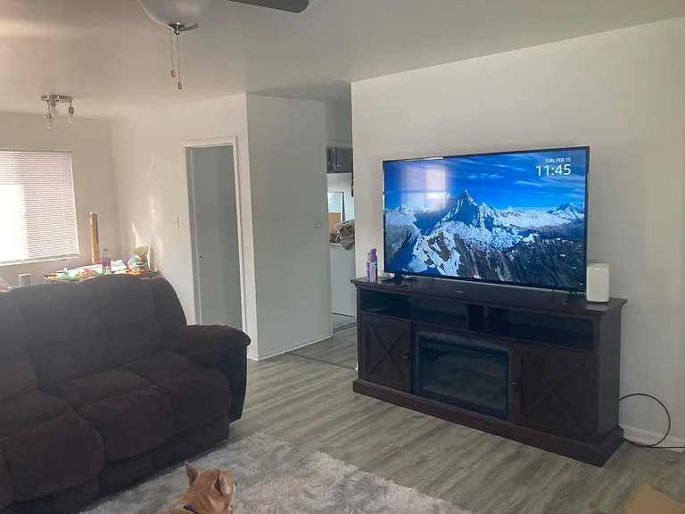 121 N Park Dr — Photo 3