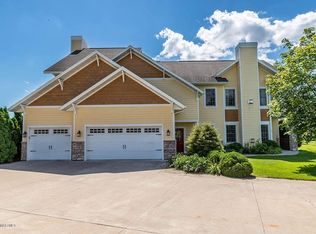 755 Hickory Way UNIT 5, Lake City, MN 55041