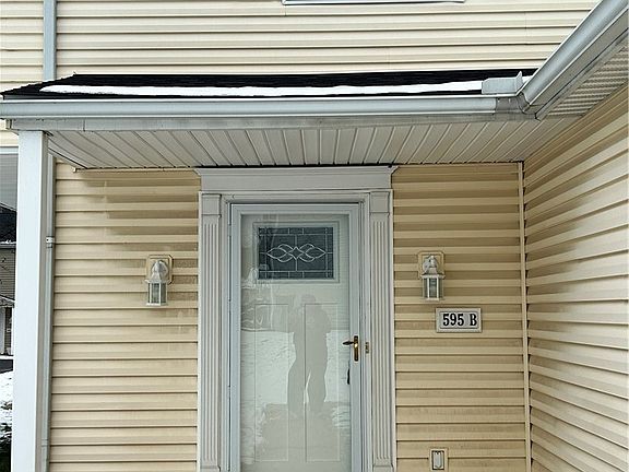 2nd image of 595 Canterbury Ln #B-11