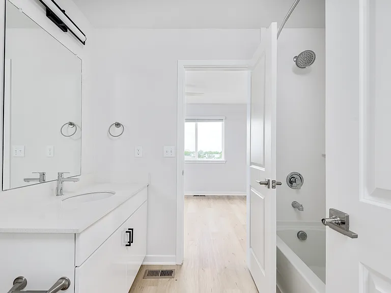 Highline Village Townhomes II — Photo 4