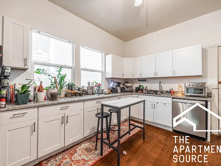 1245 W Barry Ave #1A — Photo 6