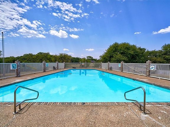 3rd image of 7037 Indian Oak Cir