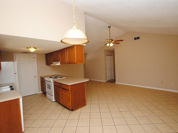 4th image of 2698 Pinewood Blvd N