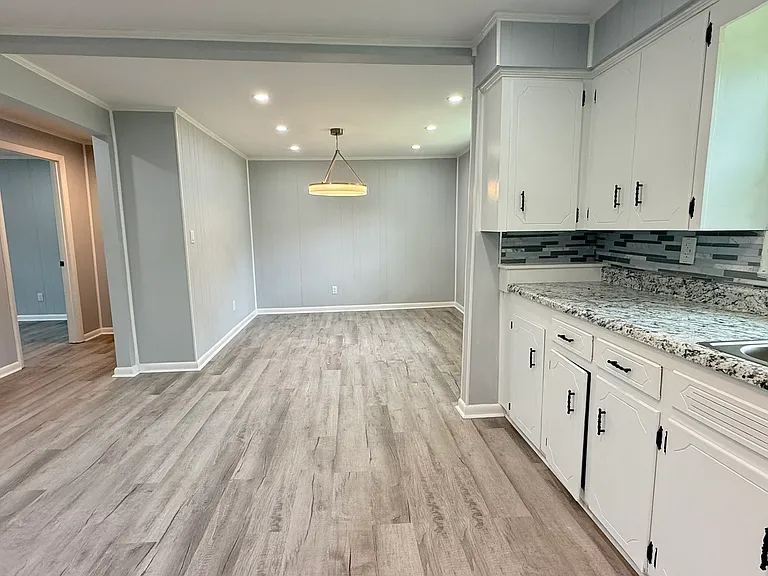 215 Newton Ln — Photo 29