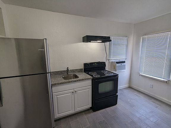 2nd image of 700 W 1st St #B
