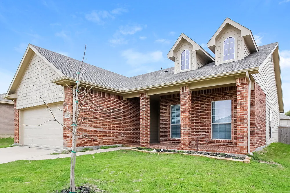 3 bed, 2.0 bath, 1490 sqft, $1,935 — Photo 3