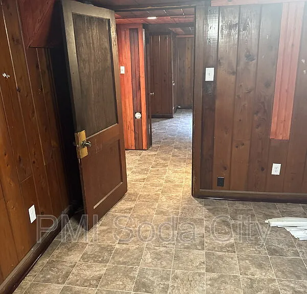 211 E Brooks St #E — Photo 13