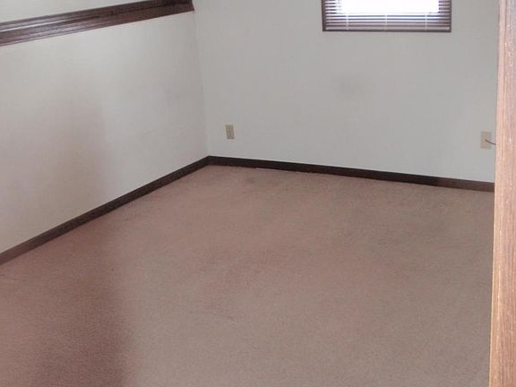 4th image of 929 Windwood Dr APT 2