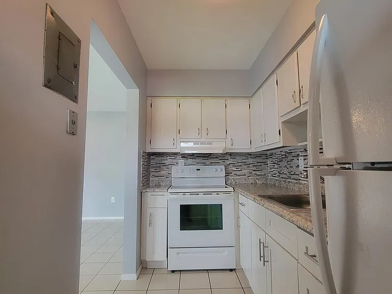 7211 Venetian St #2 — Photo 8