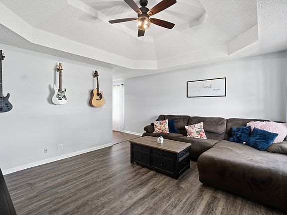 5th image of 965 Applegrove Cir