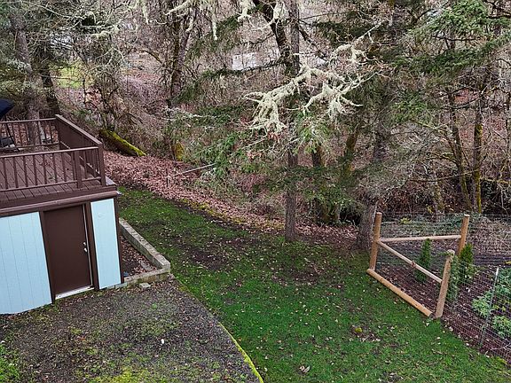 5th image of 464 NE Kirby Ave