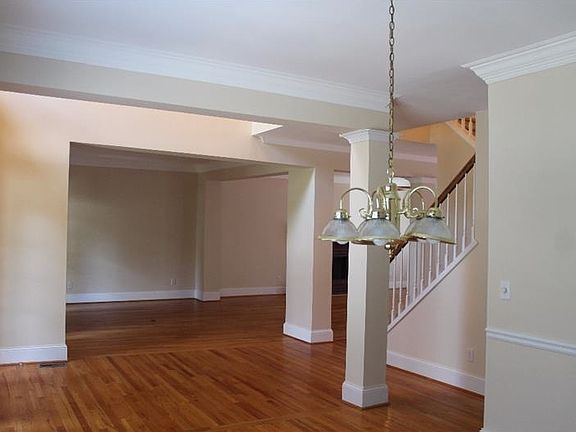 5th image of 347 Woodbrook Crst