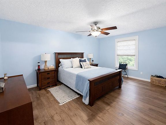 4th image of 204 Ridgecrest St