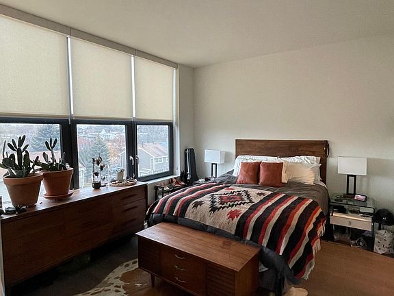 5th image of 2520 N Milwaukee Ave #330