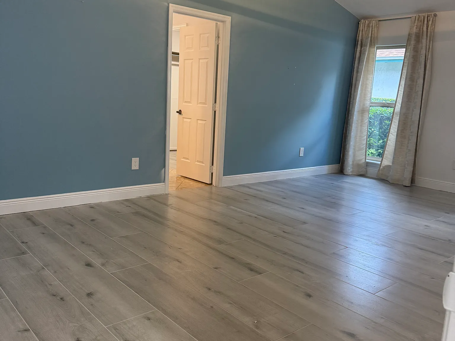 4 bed, 2.5 bath, 2382 sqft, $3,600 — Photo 2