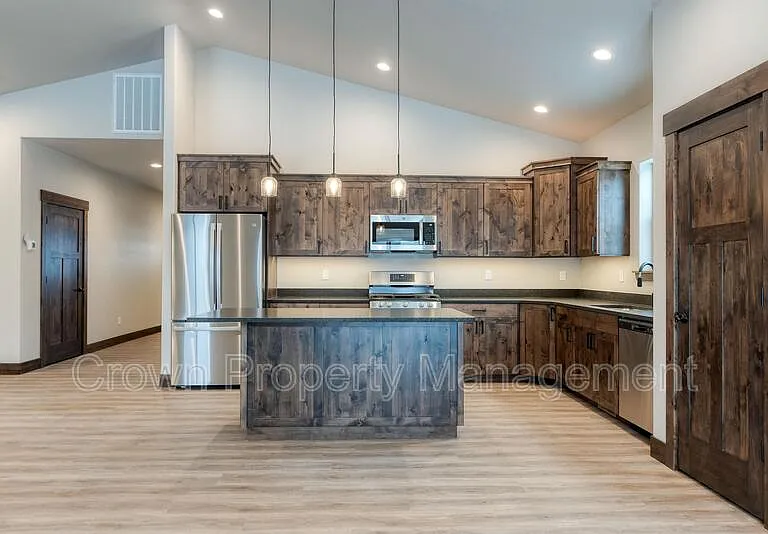 4032 Snowberry Ave — Photo 3
