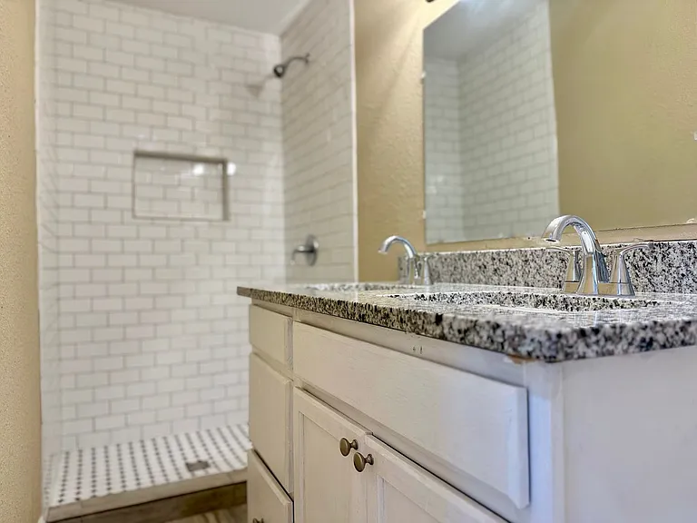 609 Howard Dr — Photo 16