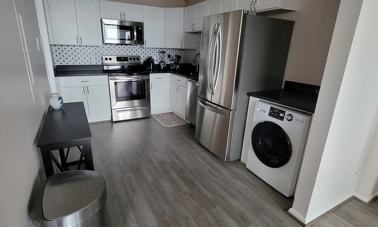 1 bed, 1.5 bath, 900 sqft, $2,450 — Photo 2