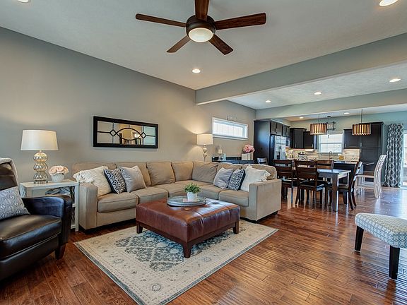 4th image of 15433 Shakespeare Dr