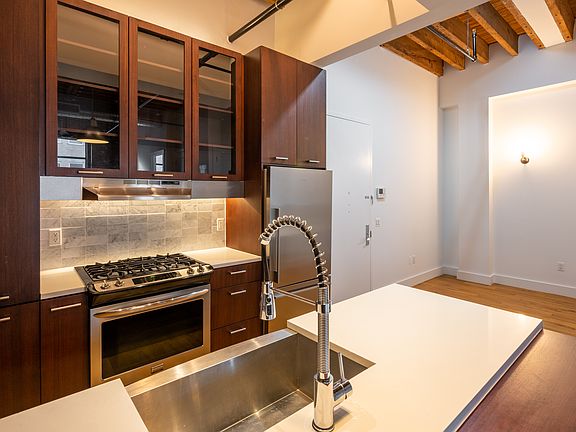 4th image of 139 N 10th St APT 4C