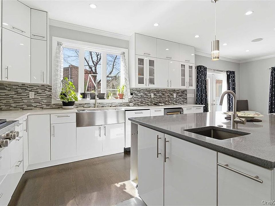 1st image of 31-12 Buell St #1