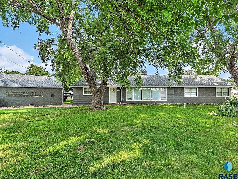 1st image of 100 N La Mesa Dr