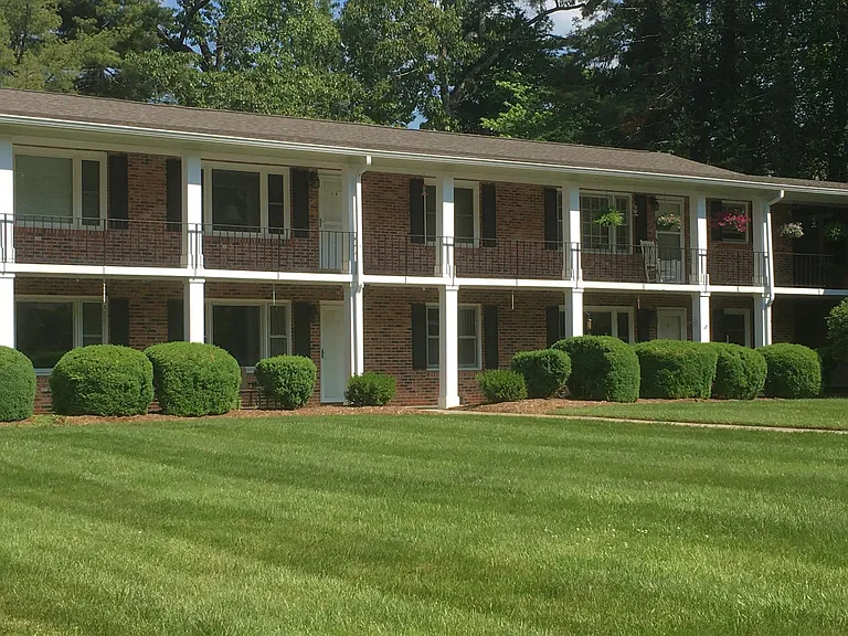 102 Boyd Dr #1-B — Photo 1