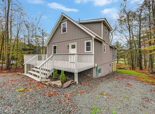 23 S Fairway Dr, Lake Ariel, PA 18436