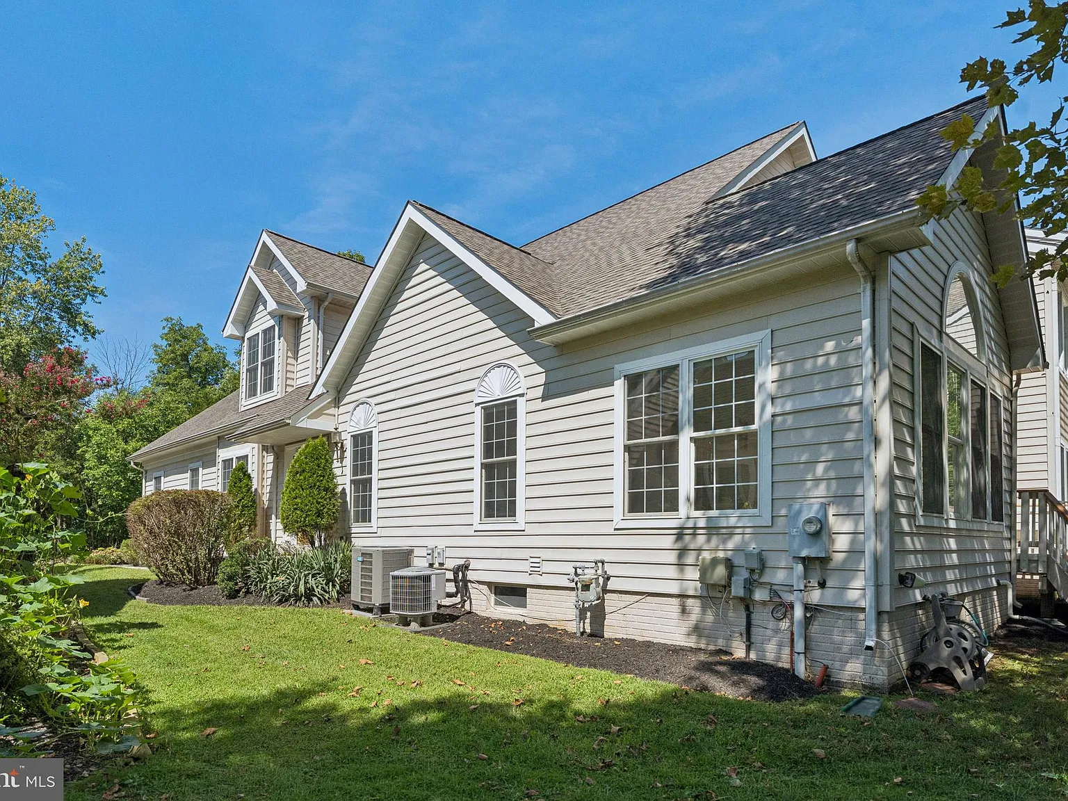 3 bed, 2.5 bath, 2910 sqft, $4,000 — Photo 4