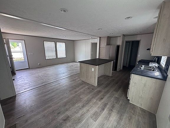 3rd image of 484 Elmwood Dr