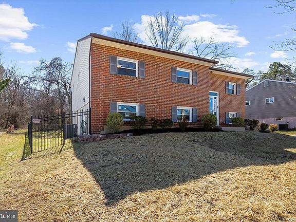 4th image of 251 Scotts Manor Dr