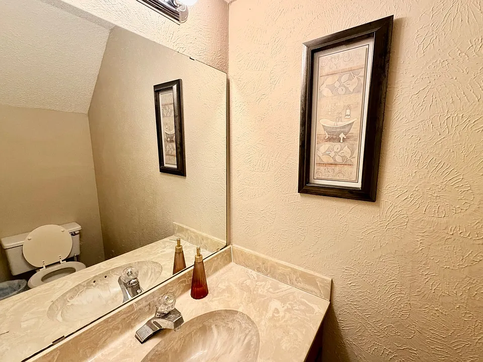 1251 Dallas Dr