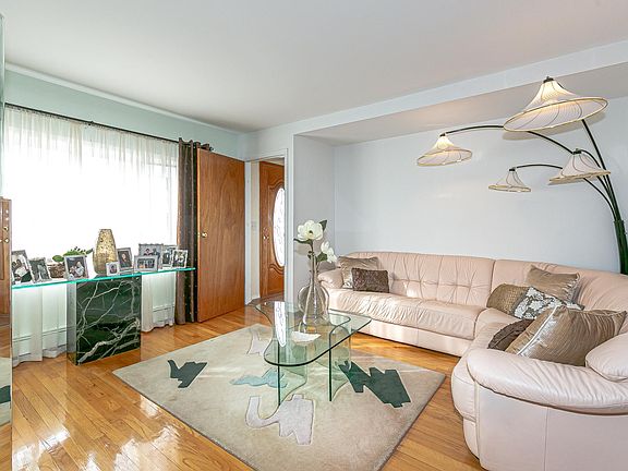 5th image of 252 Maple Pl Floor 1
