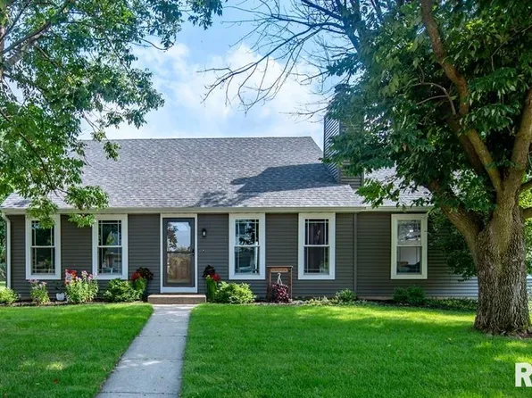 1016 W Donahue Ct, Eldridge, IA 52748