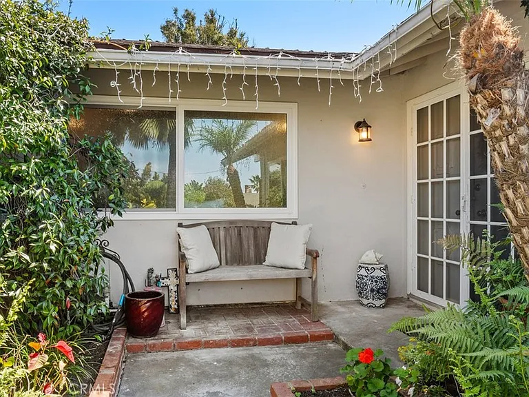 3068 Zell Dr — Photo 6