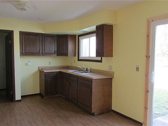 5th image of 14760 Hillcrest Ave
