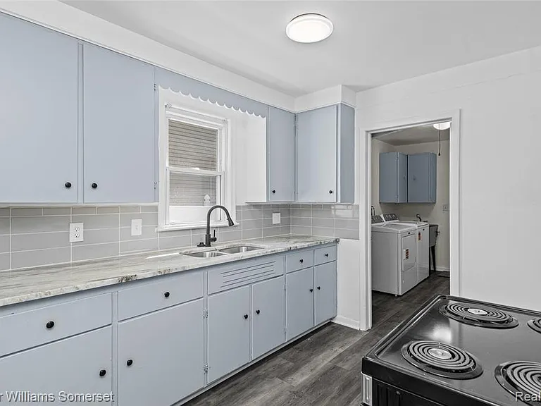 99 Tacoma Dr — Photo 10