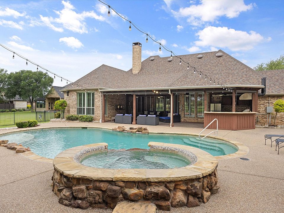 1st image of 805 Mallard Pointe Dr