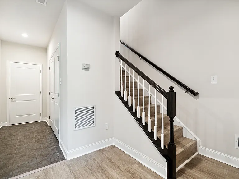 138 Seneca Pl — Photo 17