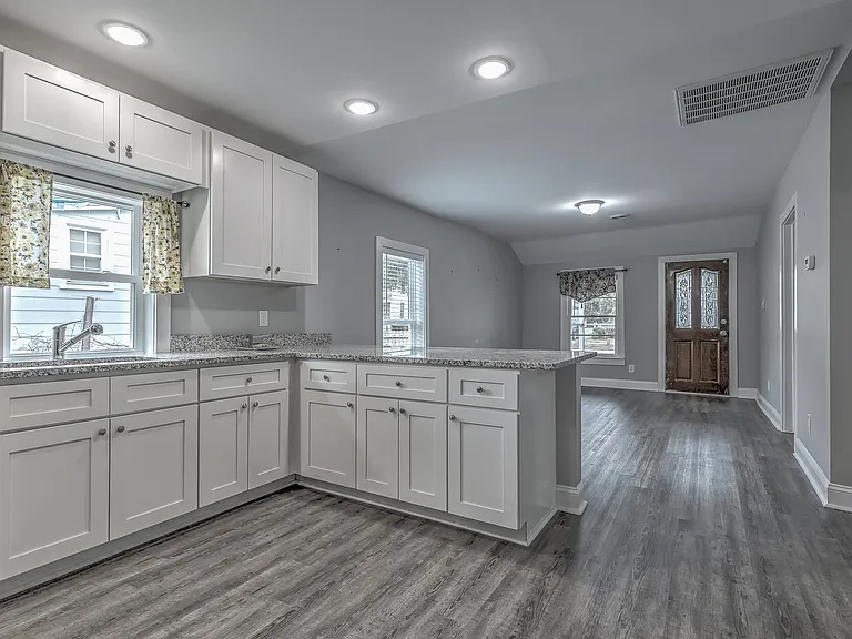 412 Orange St — Photo 4