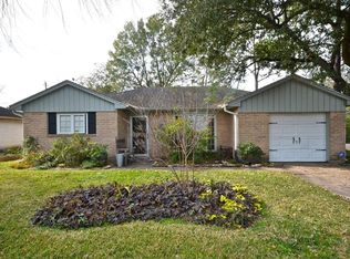 400 Stoneledge Dr, Friendswood, TX 77546
