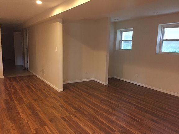 2nd image of 3324 N Hamlin Ave #G